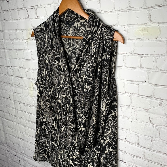 Talbots Plus Size B&W Abstract Wrap Blouse Sz 18W - Picture 3 of 7